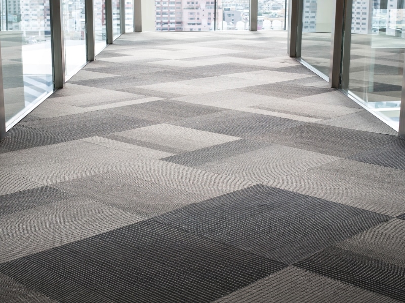 Does Carpet Layer Cost Vary with Season or Demand?