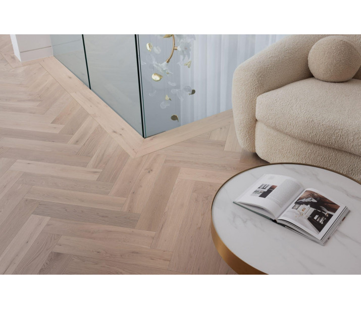 Parana Close Up Landing De Marque Oak Herringbone Parquetry.jpeg 1920x1280 1