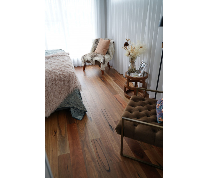 Rustic Spotted Gum Bedroom 1 1920x2888 1